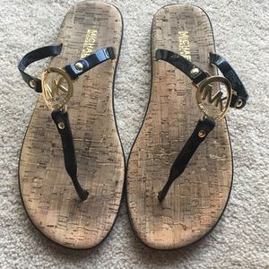 MICHAEL KORS FLIP FLOPS. SIZE 10